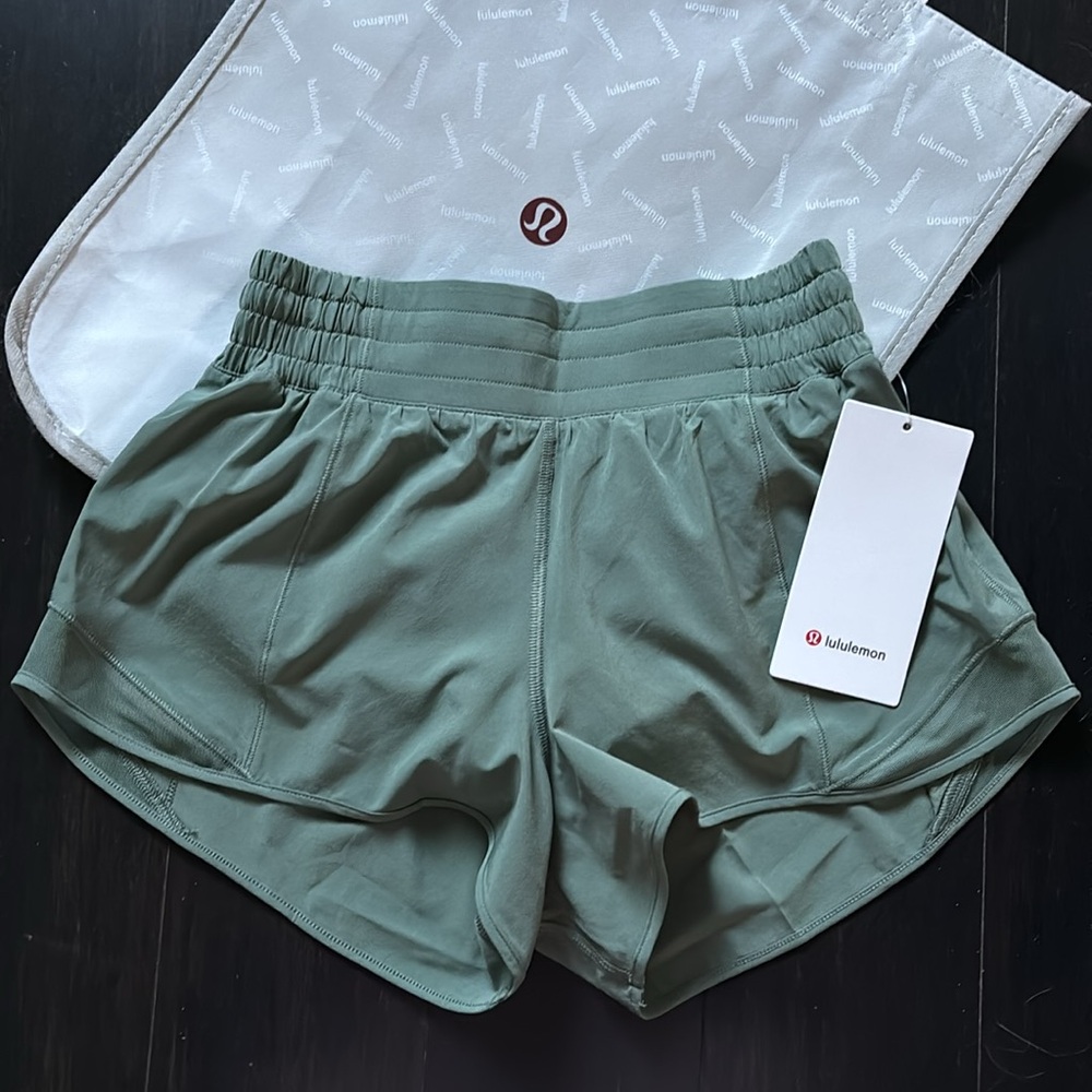 LULULEMON HOTTY HOT HR SHORTS 2.5” in GRAY EUCALYPTUS SZ 6 NWT